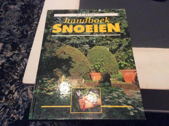 9789041001276-Handboek-snoeien