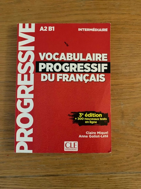 9782090380156-Vocabulaire-progressif-du-francais--Niveau-intermediaire-A2B1-CD