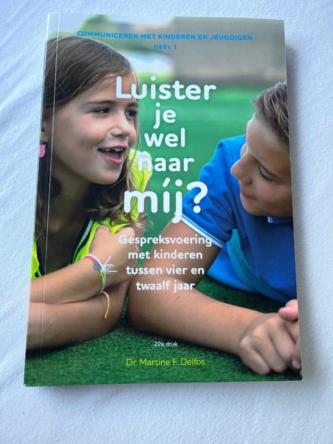 9789085600992-Luister-je-wel-naar-mij