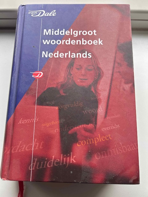 9789066482807-Van-Dale-Middelgroot-woordenboek-Nederlands