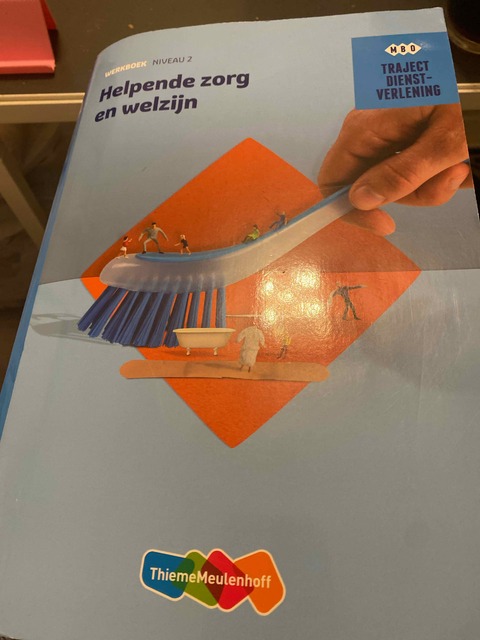 9789006071108-Dienstverlening-Helpende-zorg-en-welzijn-niveau-2-werkboek