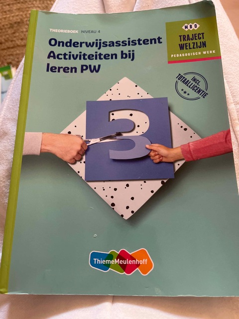9789006239546-Traject-Combipakket-Onderwijsassistent-Activiteiten-bij-leren-PW-niveau-4-boek-en-totaallicentie-1-jaar