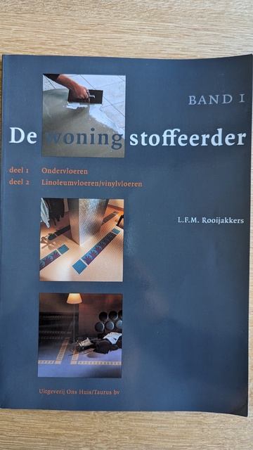 9789060290750-De-Woningstoffeerder