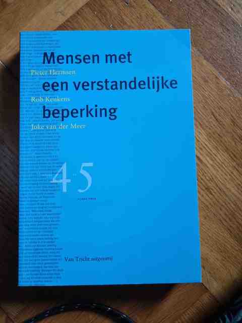 9789073460782-Mensen-met-een-verstandelijke-beperking-niveau-4-en-5-Praktijkleerboek