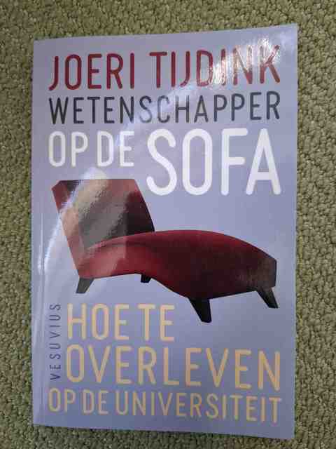 9789086597635-Wetenschappers-op-de-sofa