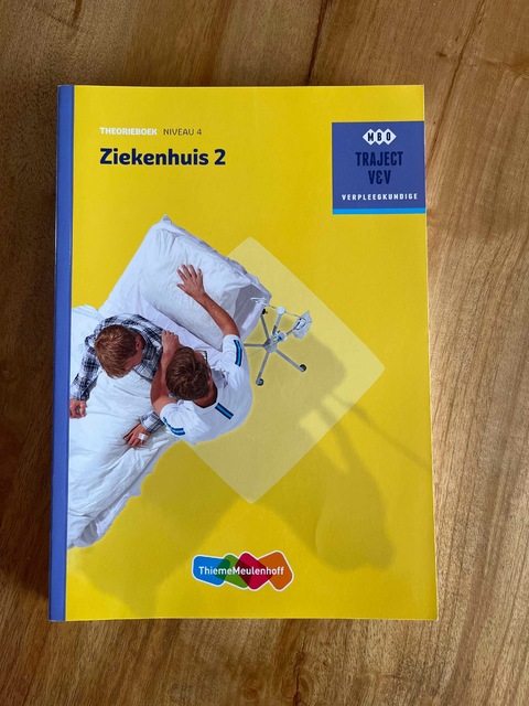 9789006910384-Ziekenhuis-2-niveau-4-Theorieboek