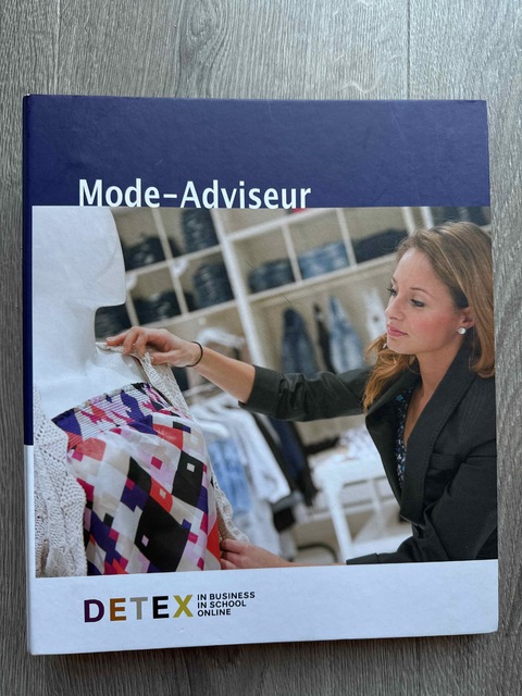 9789080500099-Mode-Adviseur-stoffenset-1-60-Detex-kleurenkaart-loep