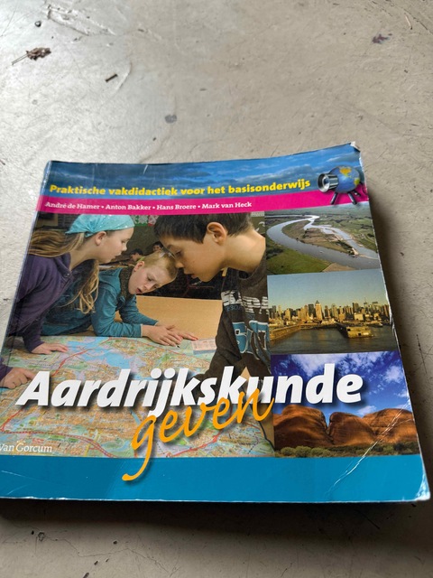 9789023243199-Aardrijkskunde-geven