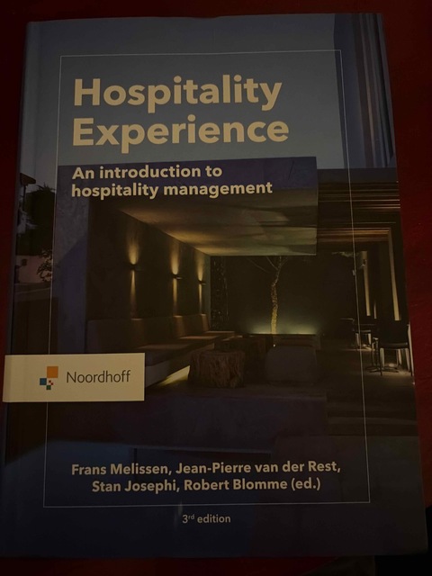9789001299583-Hospitality-Experience