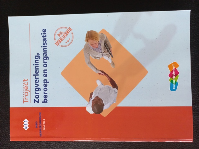 9789006953411-Traject-Combipakket-Zorgverlening-beroep-en-organisatie-niv-4-boek-en-totaallicentie-1-jaar