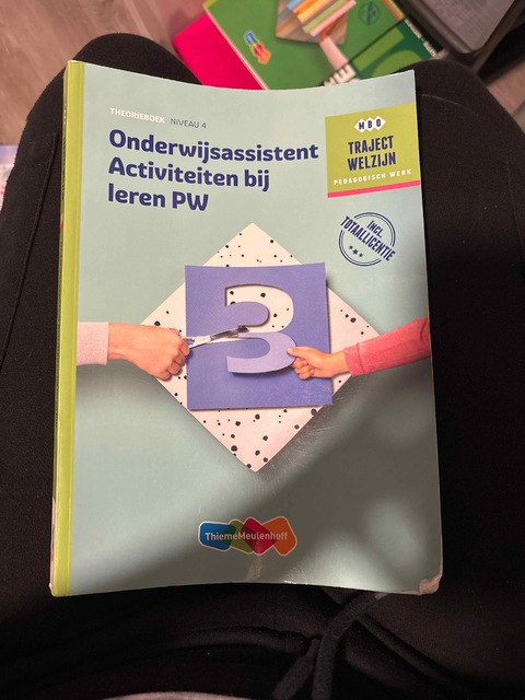 9789006239546-Traject-Combipakket-Onderwijsassistent-Activiteiten-bij-leren-PW-niveau-4-boek-en-totaallicentie-1-jaar