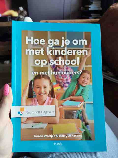 9789001994426-Hoe-ga-je-om-met-kinderen-op-school-en-met-hun-ouders
