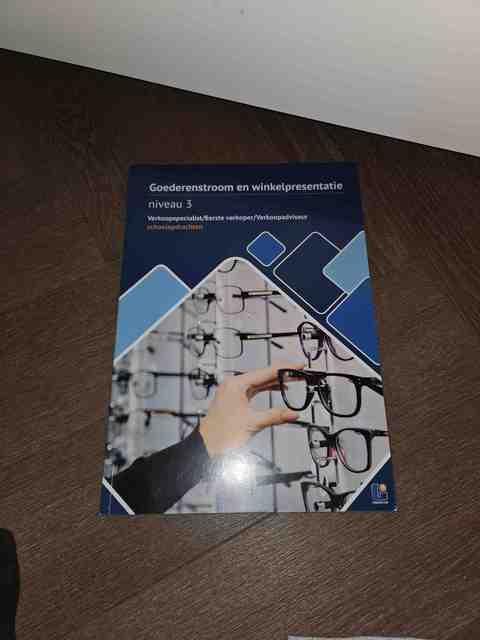 9789461719096-Verkoopspecialist-VS-N3-Goederenstroom-en-winkelpresentatie-schoolopdrachten