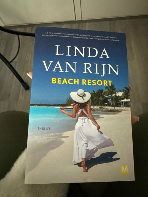 9789460684777-Beach-Resort