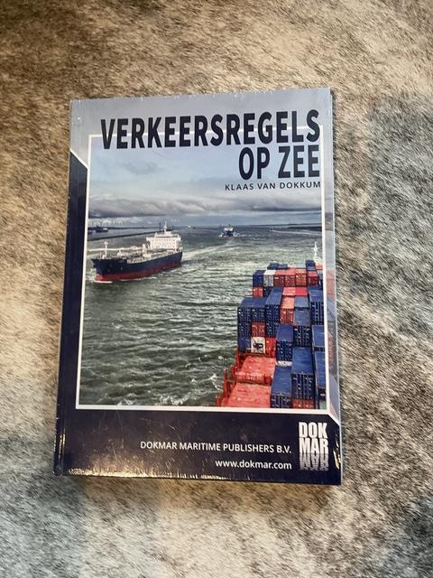 9789071500558-Verkeersregels-op-zee