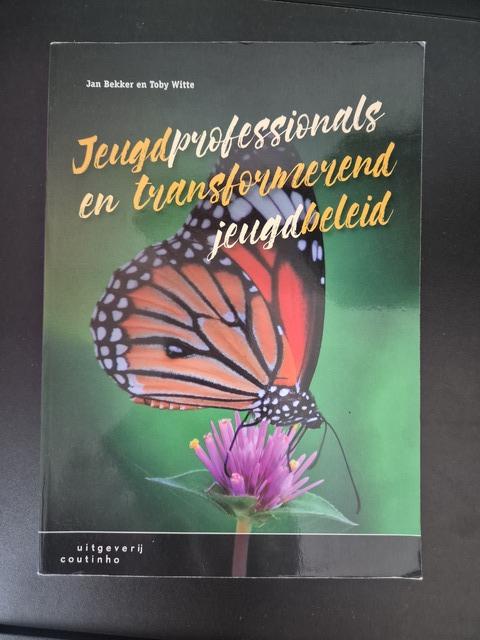9789046905708-Jeugdprofessionals-en-transformerend-jeugdbeleid