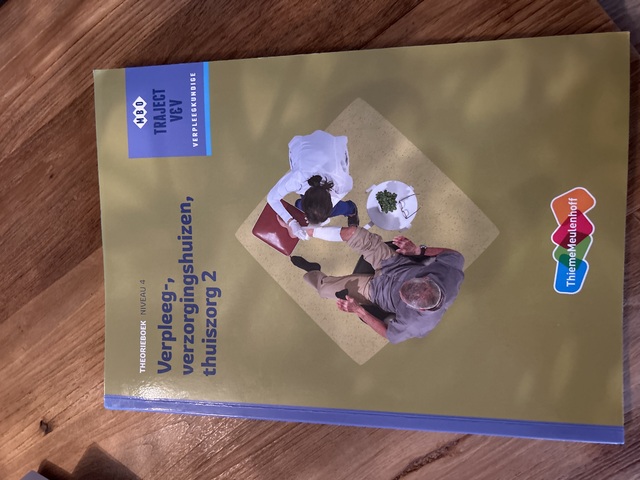 9789006910421-Verpleeg-Verzorgingshuizen-Thuiszorg-2--niveau-4-Theorieboek