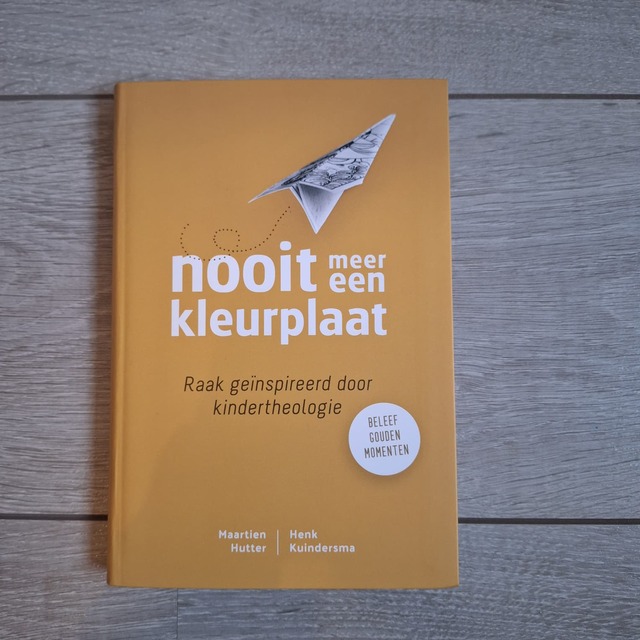 9789089122391-Nooit-meer-een-kleurplaat