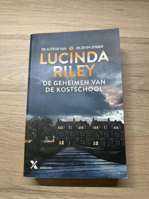 9789401617130-De-geheimen-van-de-kostschool