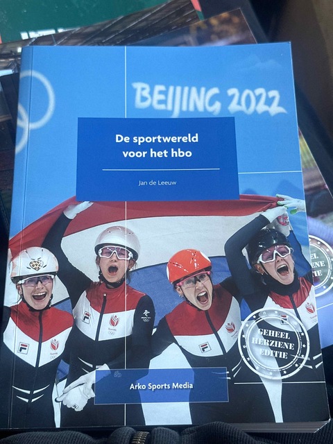 9789054724711-De-sportwereld-voor-het-hbo
