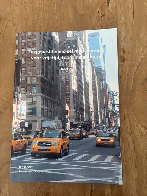 9789083065212-Toegepast-financieel-management-voor-vrijetijd-toerisme-en-hote