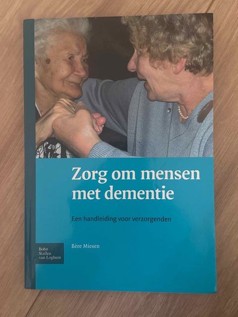 9789031353064-Zorg-om-mensen-met-dementie