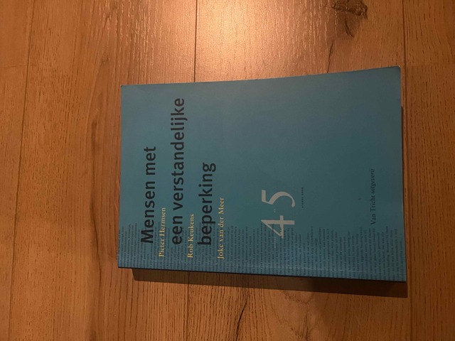 9789073460782-Mensen-met-een-verstandelijke-beperking-niveau-4-en-5-Praktijkleerboek