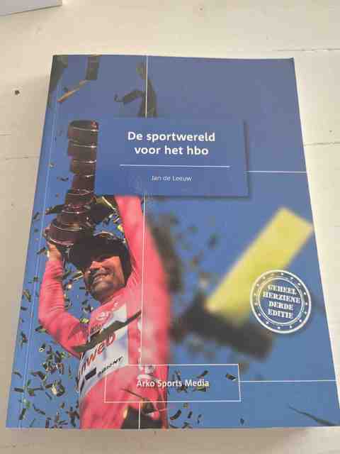 9789054724117-De-sportwereld-voor-het-hbo