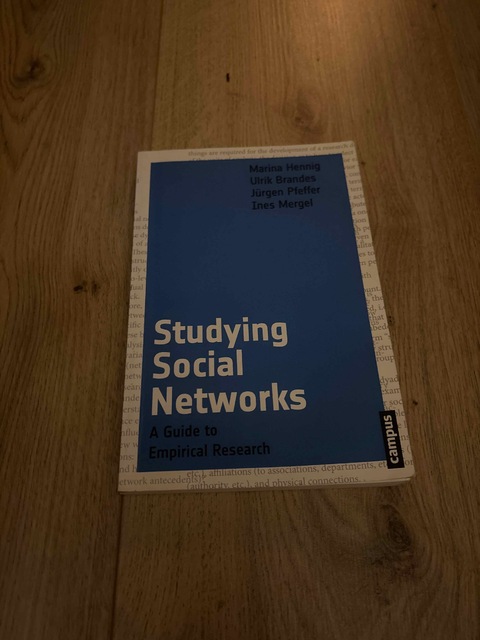 9783593397634-Studying-Social-Networks