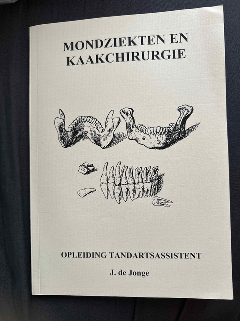 9789080397996-Mondziekten-en-kaakchirurgie