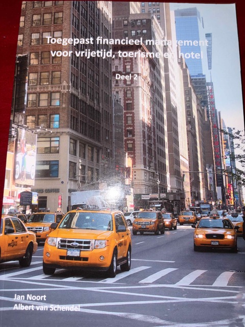 9789083065212-Toegepast-financieel-management-voor-vrijetijd-toerisme-en-hote