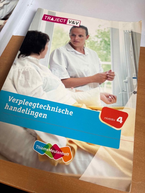 9789006925142-Verpleegtechnische-handelingen-niveau-4-Basisboek