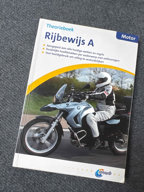 9789018039066-Slagen-in-het-verkeer-Rijbewijs-A-theorieboek