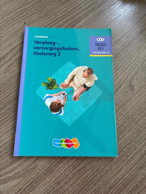 9789006910261-Verpleeg-verzorgingshuizen-thuiszorg-2-niveau-3-Theorieboek