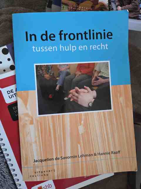 9789046901137-In-de-frontlinie-tussen-hulp-en-recht