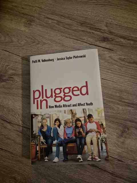 9780300218879-Plugged-In