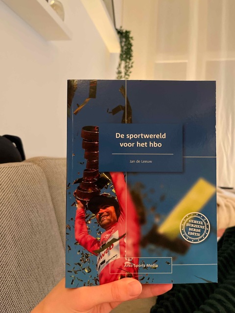 9789054724117-De-sportwereld-voor-het-hbo