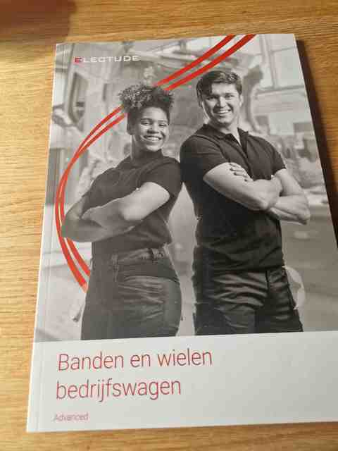 9789493286603-Banden-en-wielen-bedrijfswagen