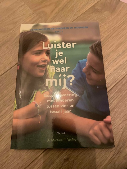 9789085600992-Luister-je-wel-naar-mij