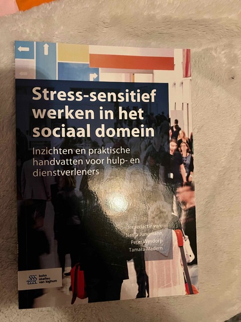 9789036824323-Stress-sensitief-werken-in-het-sociaal-domein