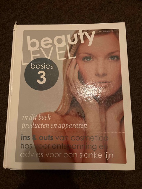9789491277108-Beauty-Level-Basics-3-Producten-en-apparaten