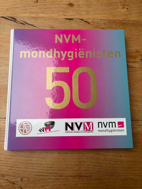 9789082705904-NVM-mondhygienisten-50-jaar