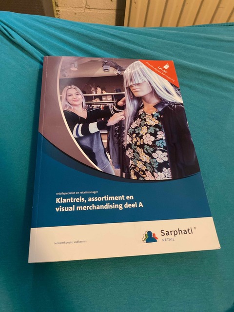 9789463971614-Klantreis-assortiment-en-visual-merchandising-folio