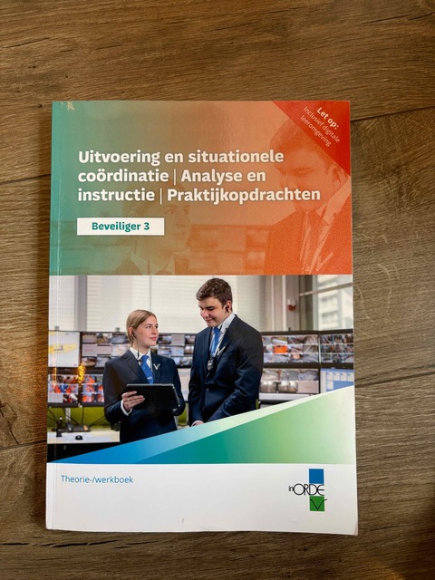 9789037264715-Beveiliger-3-profieldeel-editie-2023-combipakket-met-theorie-en-werkboek