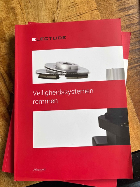 9789492929952-Veiligheidssystemen-remmen-advanced