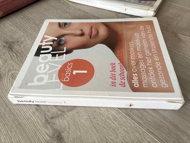 9789491277085-Beauty-Level-Basics-1-De-schoonheidsbehandeling