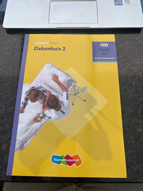 9789006910384-Ziekenhuis-2-niveau-4-Theorieboek