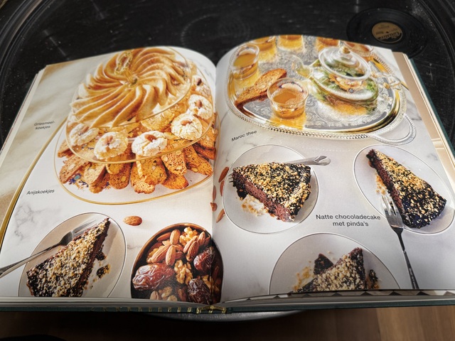 9789038811888-Bij-Ilham-aan-tafel