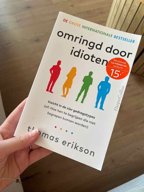 9789402710236-Omringd-door-idioten