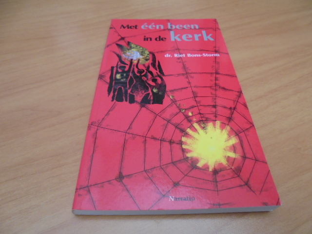 9789052633282-Met-een-been-in-de-kerk